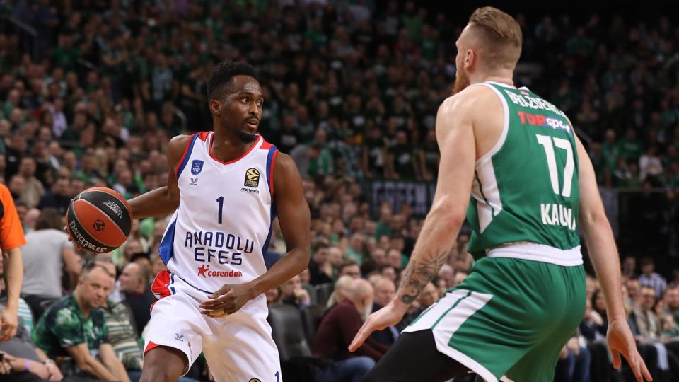 Anadolu Efes Litvanya’da kazandı