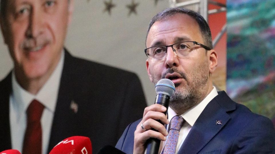 Bakan Kasapoğlu: Bütün varlığımızla gençlerimizin yanında olmayı sürdüreceğiz