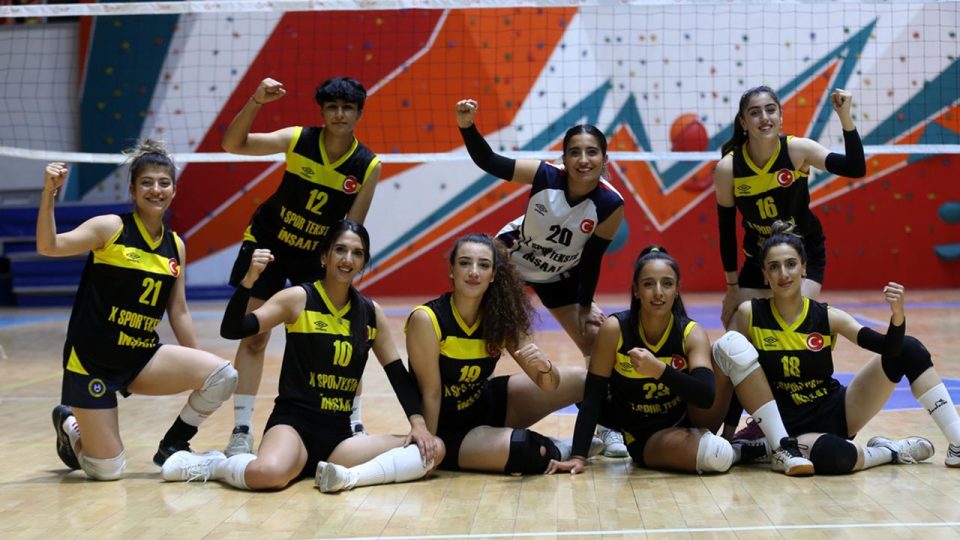 Muş’un kadın voleybol takımı 1. Lig hedefiyle yoluna devam ediyor