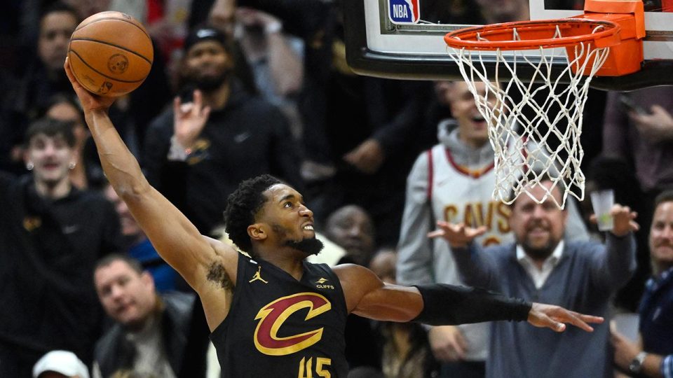 NBA’de Cavaliers, Lakers’ı Mitchell’ın skorer oyunuyla yendi